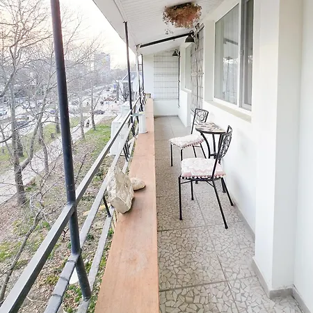 Urban Nest Near The Center Apartmán